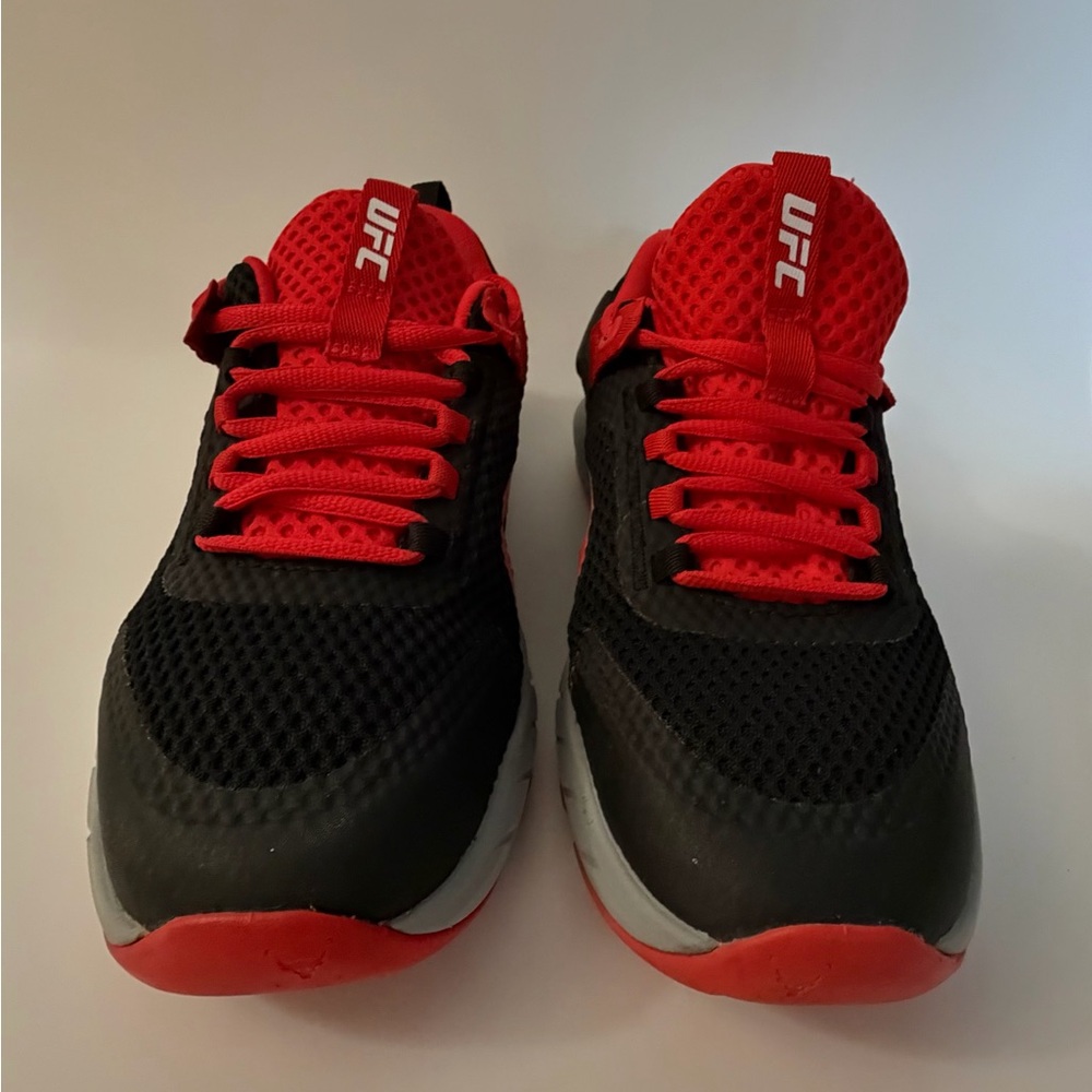Under Armour UFC Men's Black and Red Athletic Shoes Size 7,5 EUR 40,5